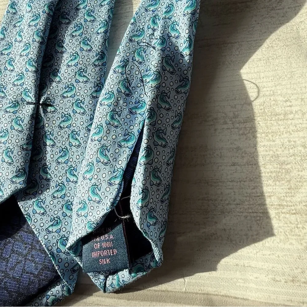 Vineyard Vines 100% Silk Tie Whake style 48 inch blue